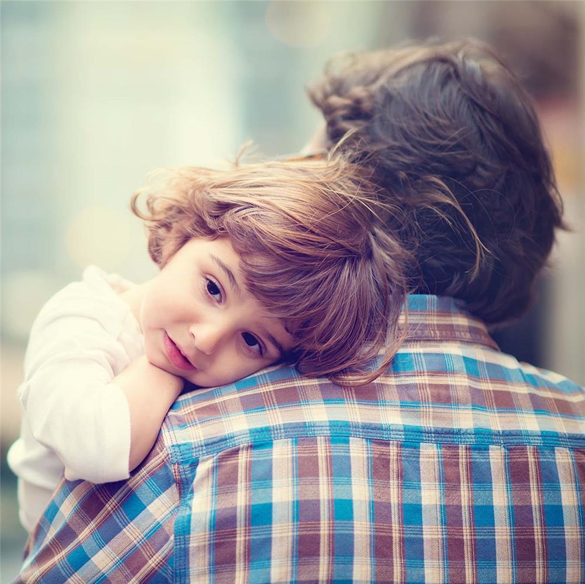 alleinerziehender Vater mit KInd